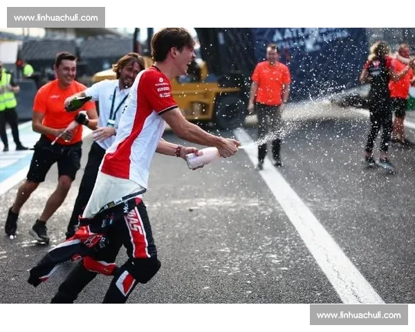 顶级车队齐聚，F1虚拟大奖赛上演“神仙打架”！