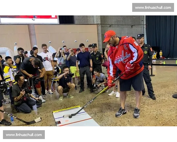 狂飙！冰球巨星上演零角度破门，球迷嗨翻天！